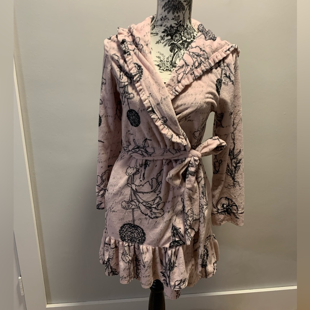 Pink Ruffled Robe Black Floral Print - Picture 2 of 4